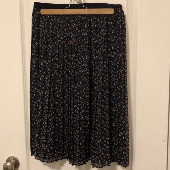 Long skirt - Picture 1 of 3